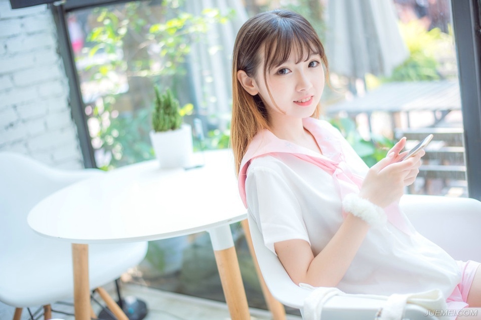 爱情有若佛家的禅---不可说，不可说，一说就是错[lizhigushicom]。婚姻和爱情的模式在世界有千万种，我的看法：女人是一架钢琴，遇到一位名家来弹，奏出来的是一支名曲。如果是一个普通人来弹，也许会奏出一条流行曲，要是碰上了不会弹琴的人，恐怕就不成歌了。